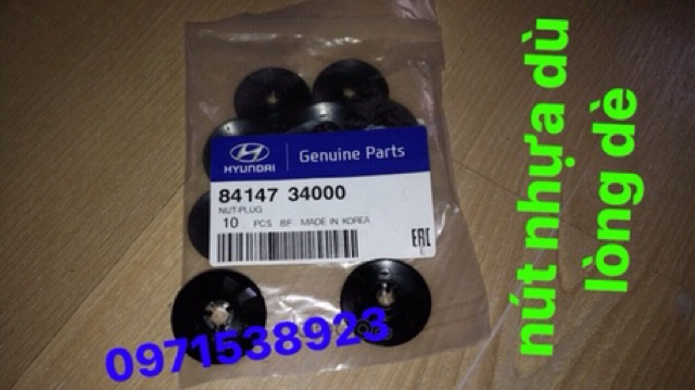 Nút nhựa dù nhấn lòng dè chính hãng KIA & HUYNDAI