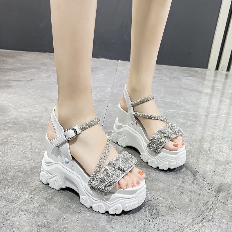 Dép Sandal Mùa Hè Đế Xuồng Dày Dặn Đính Đá Dễ Phối Đồ Phong Cách Mới
