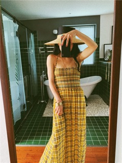 Váy maxi kẻ caro vàng cổ yếm.