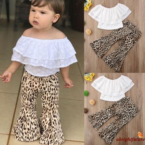 Set áo trễ vai và quần ống loe cho bé gái
