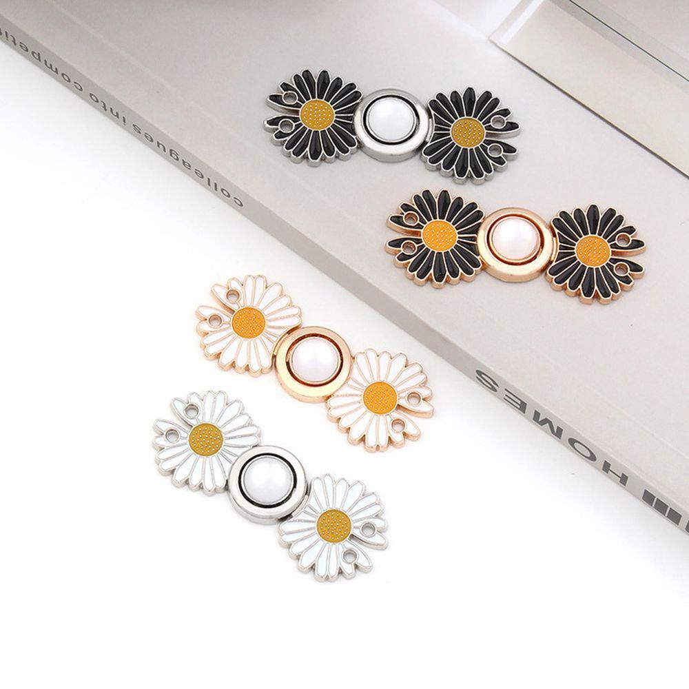 Ghim Cài Áo Hình Hoa Cúc Bằng Kim Loại Phong Cách Hàn Quốc Thanh Lịch Dành Cho Nữ