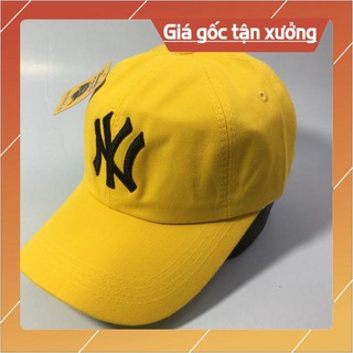 Mũ NY màu vàng đậm .