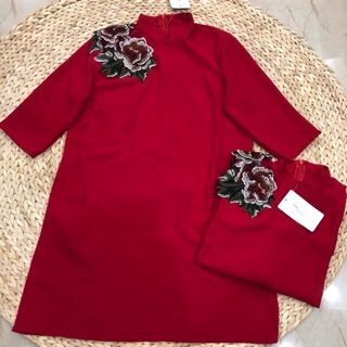 Đầm suông thêu hoa
