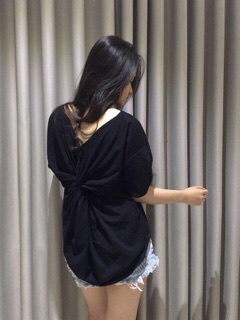 ÁO THUN KIỂU XOẮN LƯNG ĐẸP VÀ ĐỘC