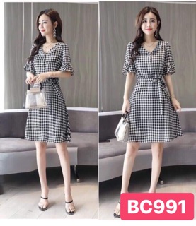 Đầm caro tay loe