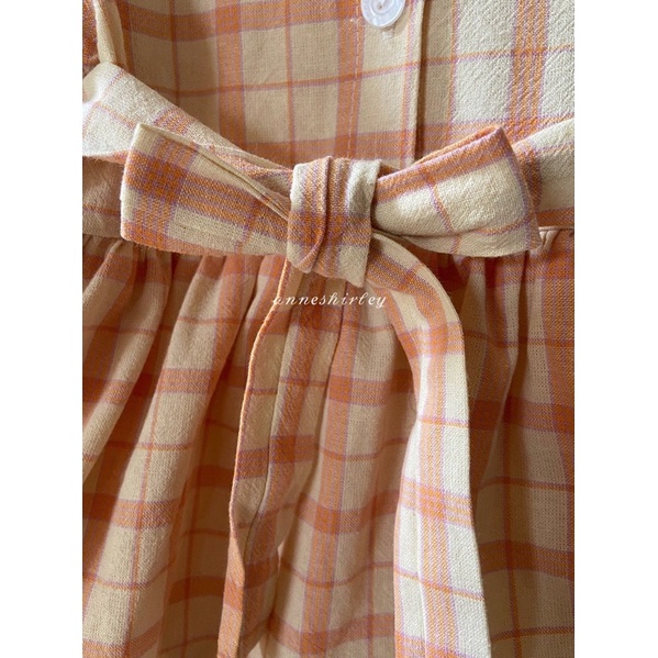 Váy kẻ hồng_