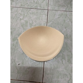 Mút ngực không độn có chân