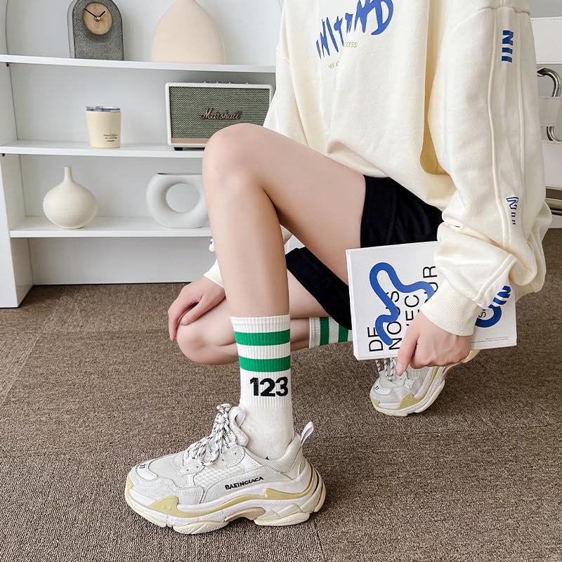 Tất vớ số 123 kẻ ngang cao cổ unisex phong cách thể thao mix đồ siêu xinh