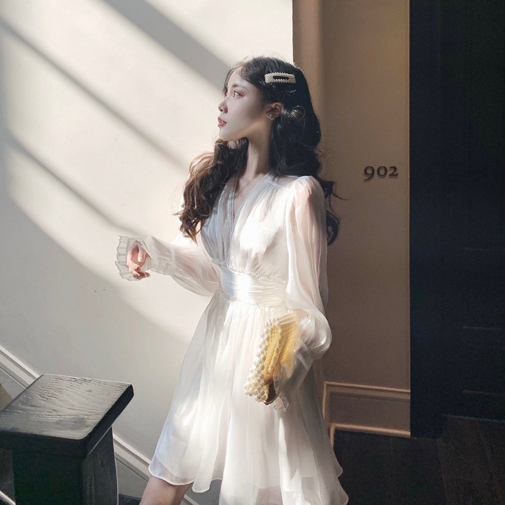 Đầm trắng mini dáng xòe tay dài Emilyshop