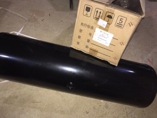 Sản phẩm gia đình làm: bầu hơi  890/245/40L 4 lỗ