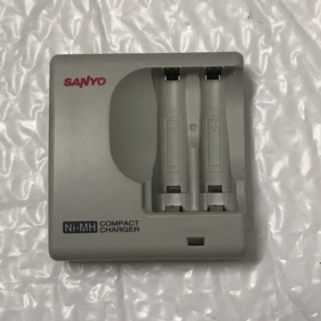 Sạc pin Sanyo AA-AAA