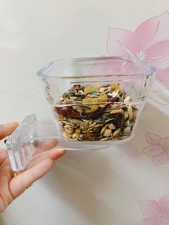 Hộp đựng thức ăn cho Vẹt