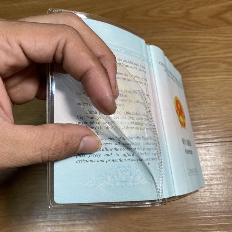 vỏ hộ chiếu passport đặc biệt trong suốt kèm 3 ngăn phụ tiện lơi