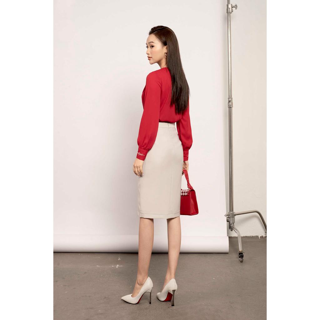 Áo sơ mi dài tay, cổ áo có dây buộc nơ, gấu tay thêu chữ MM Outfit MMOutfit M-AO070621206