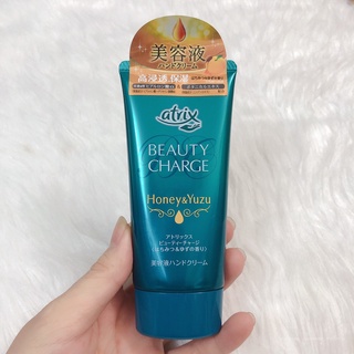 Kem dưỡng da tay Atrix Beauty Charge