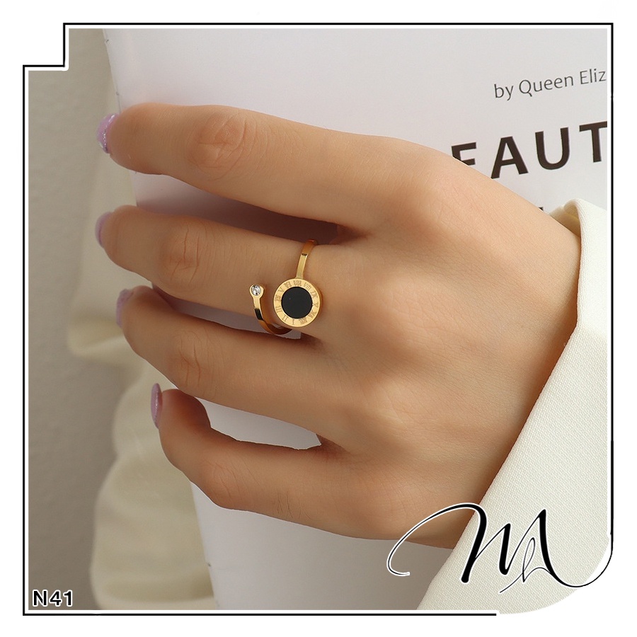 Nhẫn nữ Titan freesize mặt số La Mã xà cừ đen - Măng’s House N41