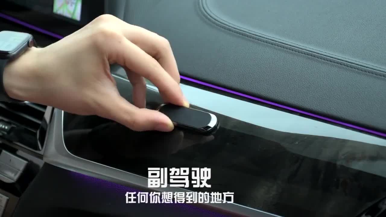 Gợi ý các mẫu kẹp điện thoại ô tô hít kính đáng mua hiện nay