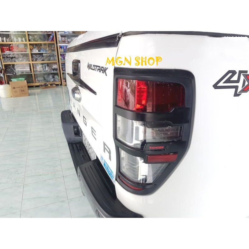 [Ốp đèn hậu] [Ford Ranger 2015 - 2021] [màu đen / màu bạc]