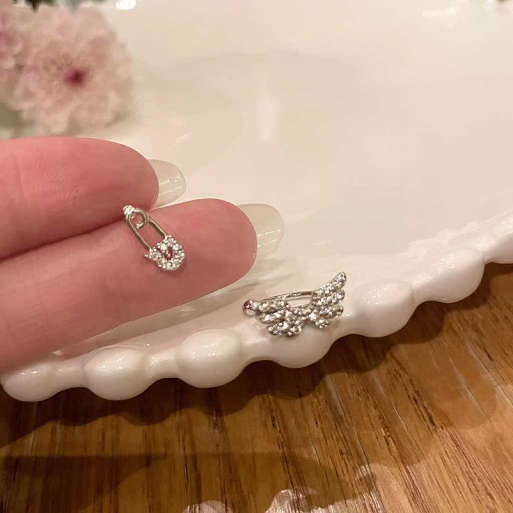 Khuyên Kẹp Vành Tai Cao Cấp Thiết Kế Không Đối Xứng Đính Đá Zircon Phong Cách Mới Cho Nữ