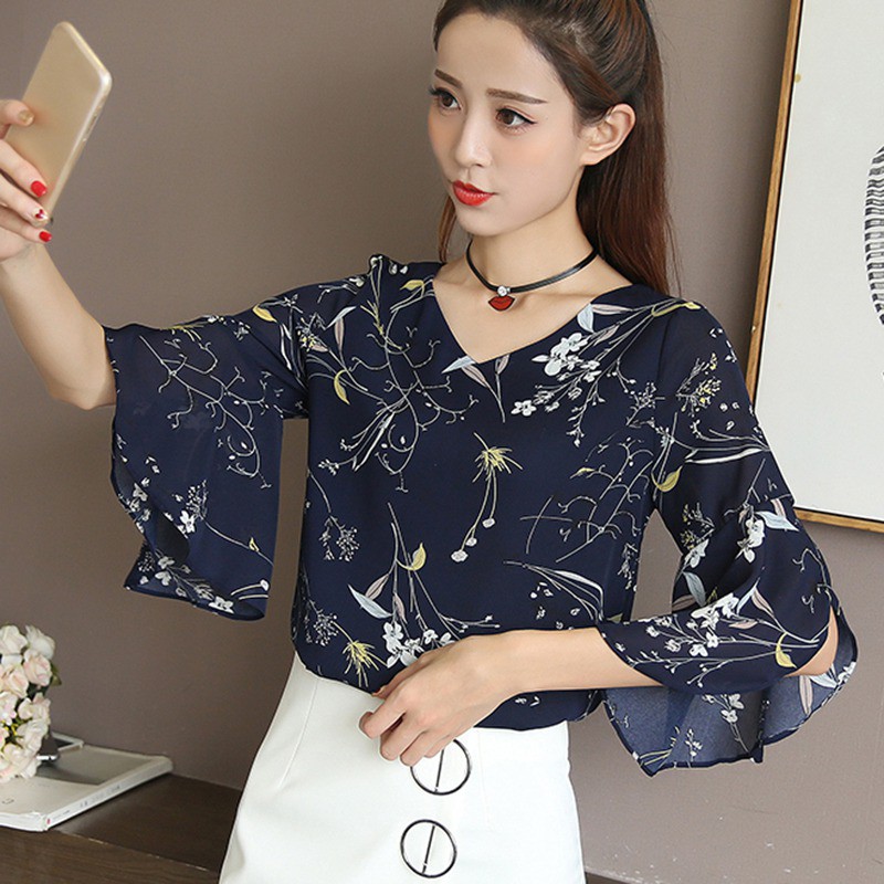 Áo kiểu cổ V tay loe in hoa xinh xắn cho nữ