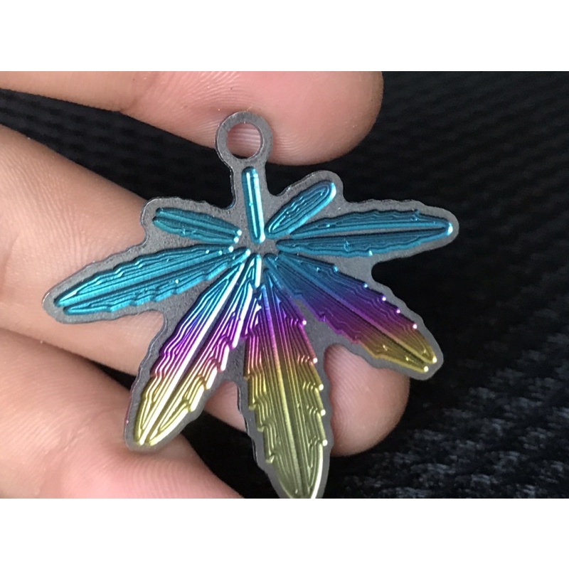 Logo móc khoá titan 7 màu hình lá cực đẹp