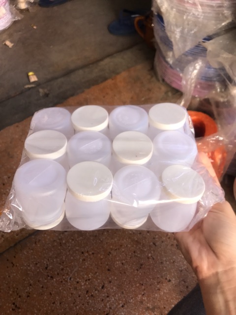 1 Hủ yaourt nhựa tiện dụng