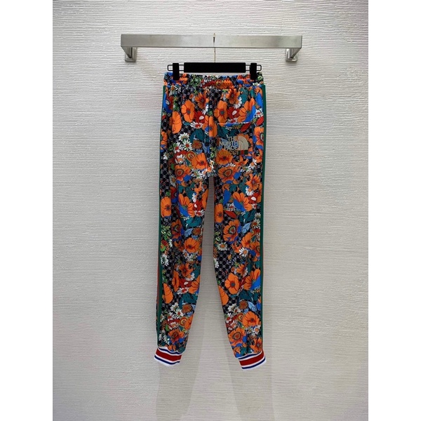 Bộ thể thao nữ cao cấp thương hiệu Gucci GG/GC x The North Face gồm áo khoác và quần dài bo gấu