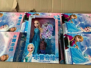 Đồ chơi búp bê Elsa thay váy