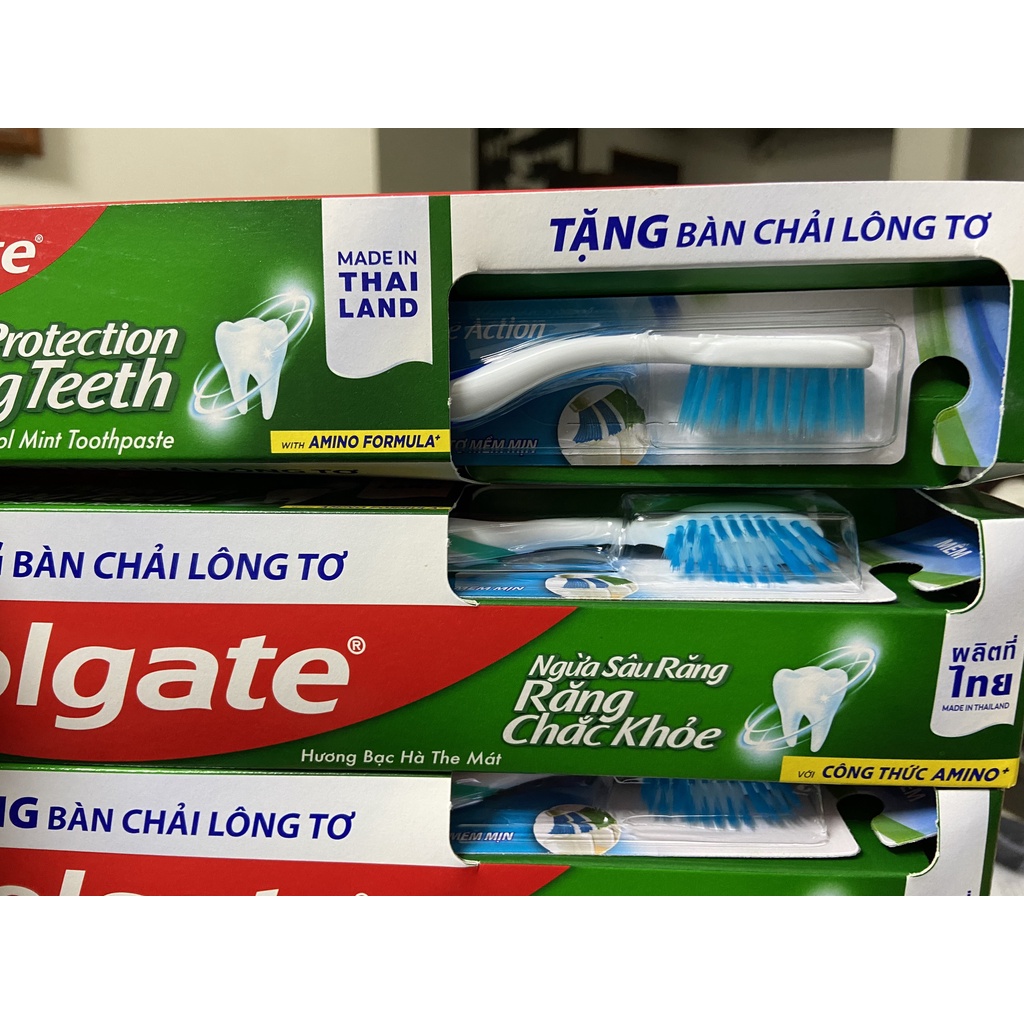 KEM ĐÁNH RĂNG COLGATE CHẮC RĂNG THƠM MIỆNG NGỪA SÂU RĂNG 225G TẶNG BÀN CHẢI