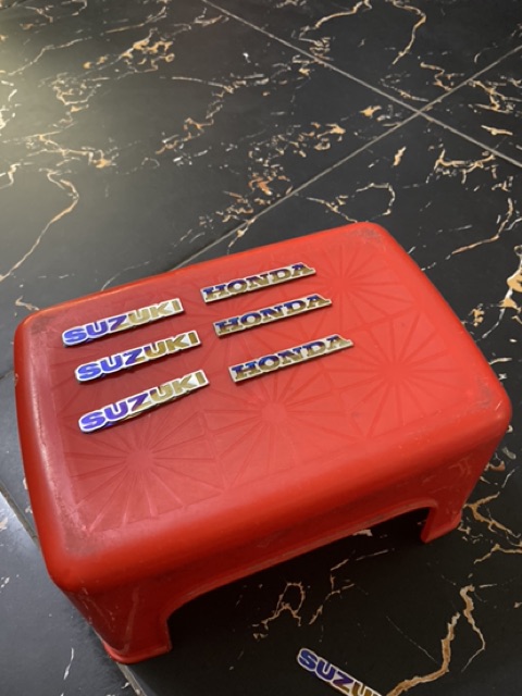 Logo Chữ HONDA/SUZUKI titan luôn keo 3M