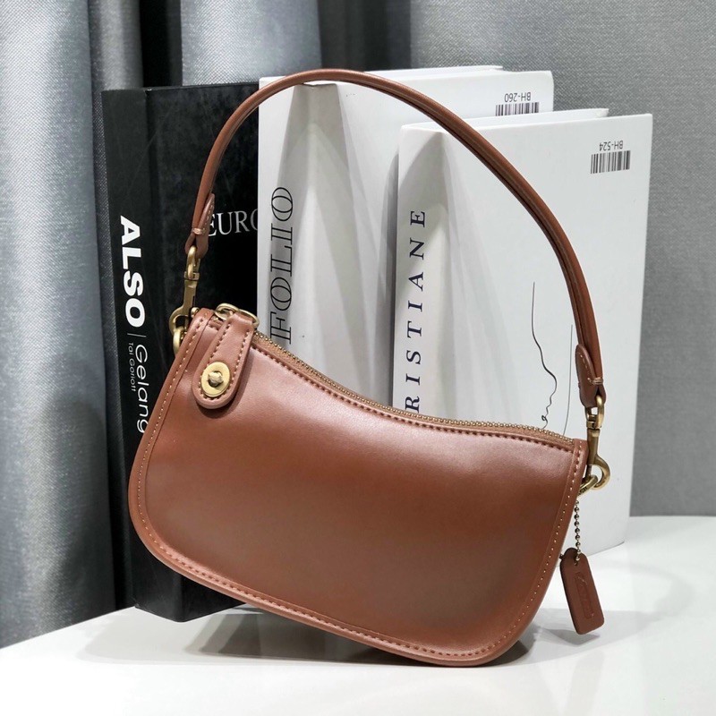 TÚI COACH SWINGER C2643