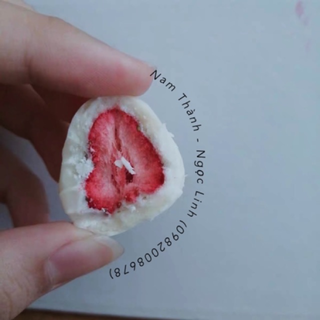 Socola bọc dâu tây sấy