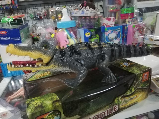 Hộp đồ chơi cá sấu tặng kèm pin  !!!