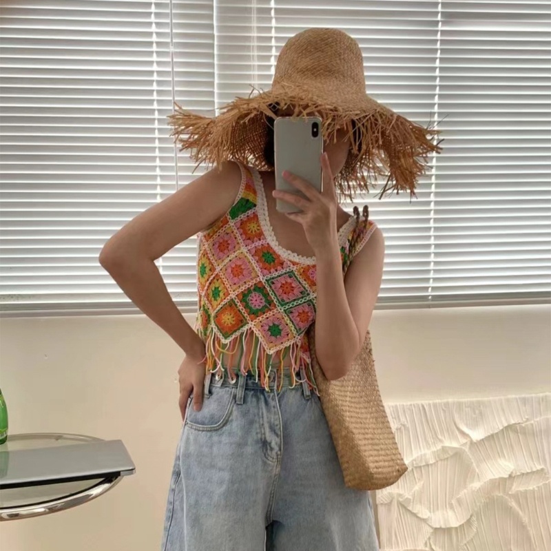 Áo Croptop Đan Len Dáng Rộng Cổ Tròn Họa Tiết Kẻ Sọc Nhiều Màu Sắc Phối Tua Rua Thời Trang Cho Nữ