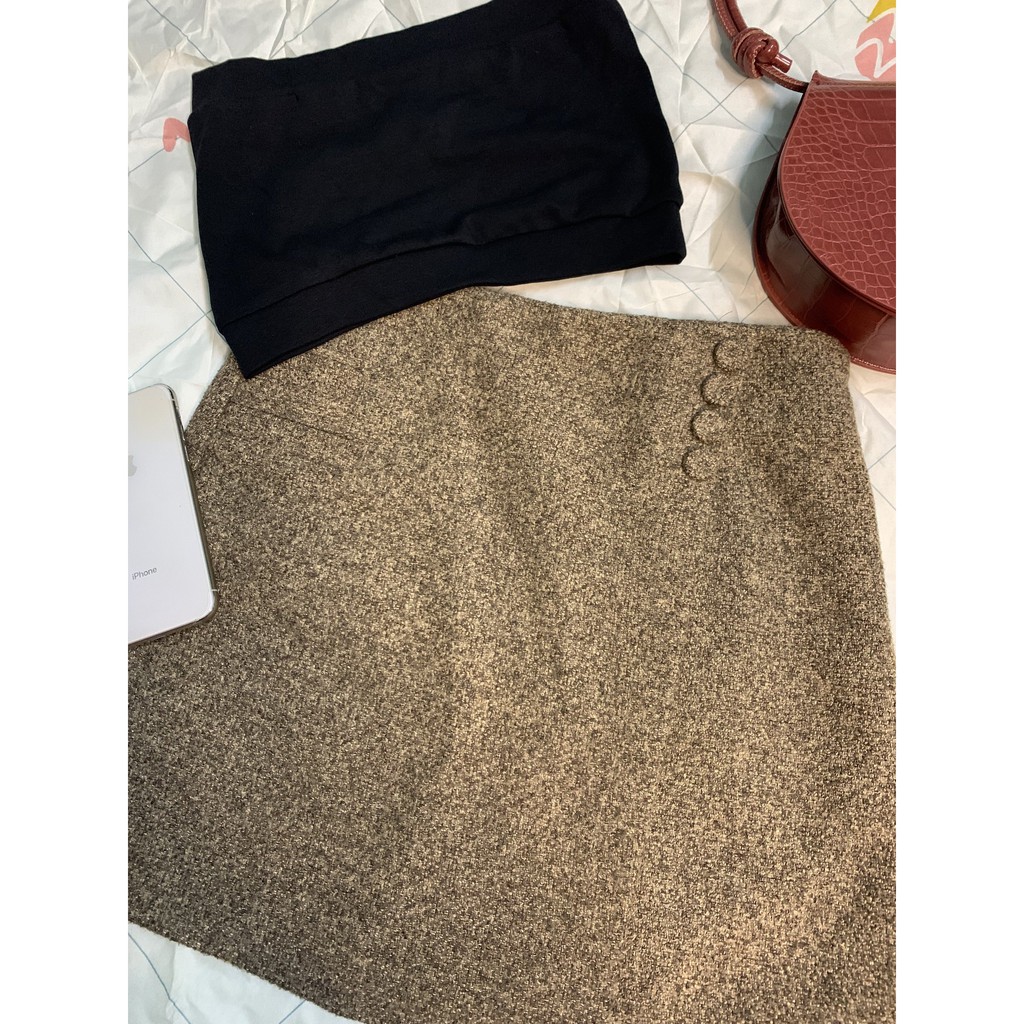 Thanh lí chân váy dạ ngắn nút bộc