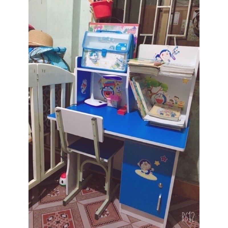 Bàn học sinh tặng kèm ghế cho bé Chuyennoithat gỗ MDF