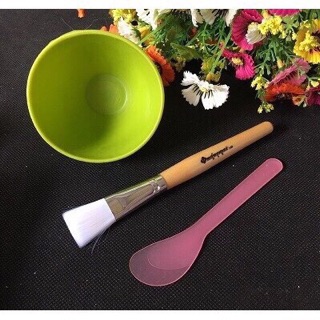 Bộ dụng cụ chăm sóc da mặt.