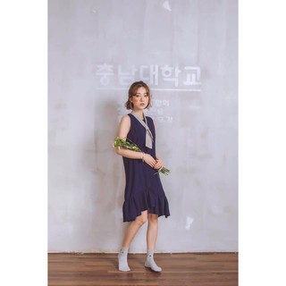 Đầm đuôi cá suông phối khăn cổ