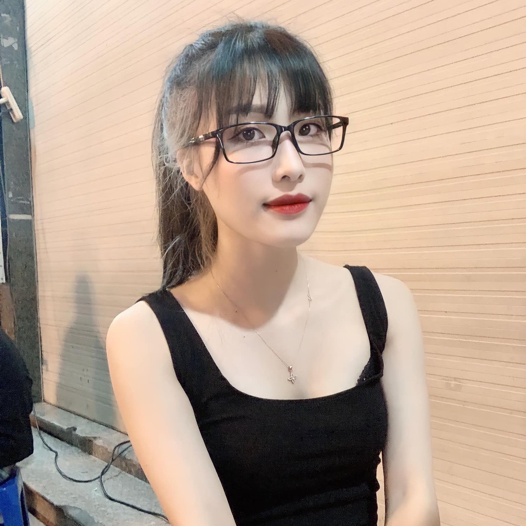 Em Nhung Đồng Hồ Dạo