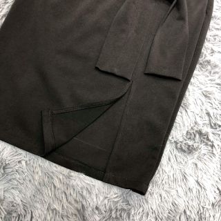 CHÂN VÁY BÚT CHÌ THẮT NƠ