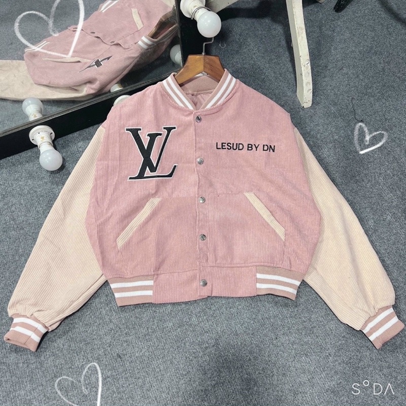 Áo Khoác Nhung Tăm Dáng Lửng Tay Cánh Dơi Thêu Chữ L-V Tay và Lai Áo Bo Chun_AK69