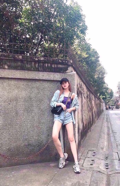 Giày thể thao màu bạc