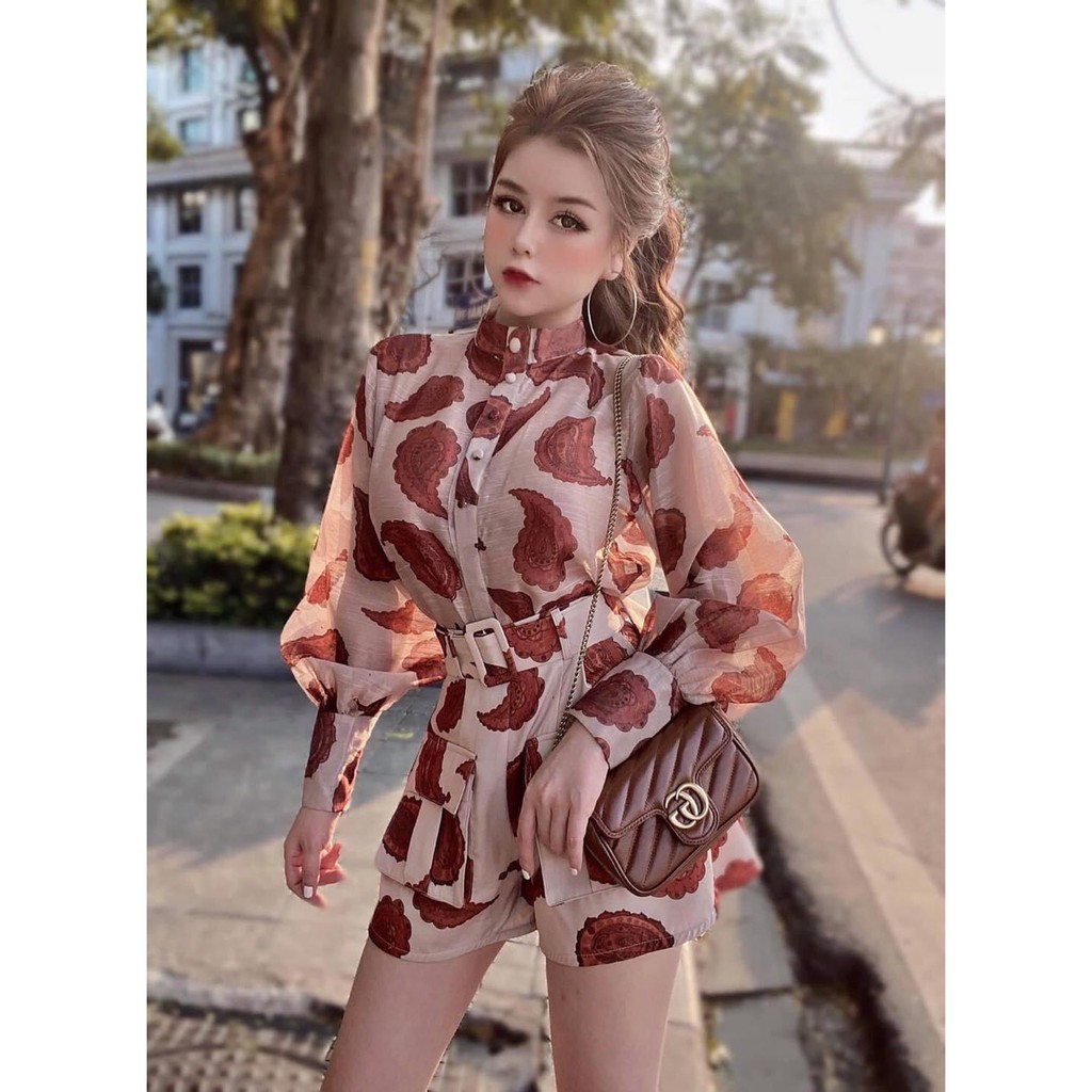 Jumpsuit Ngắn In Hoa Trên Chất Lụa Cao Cấp Phối Kèm Thắt Lưng Tôn Dáng Thiết Kế Trẻ Trung Năng Động.