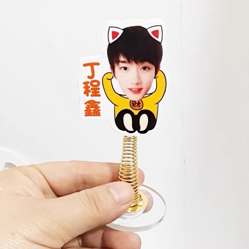 Standee tượng lò xo TNT