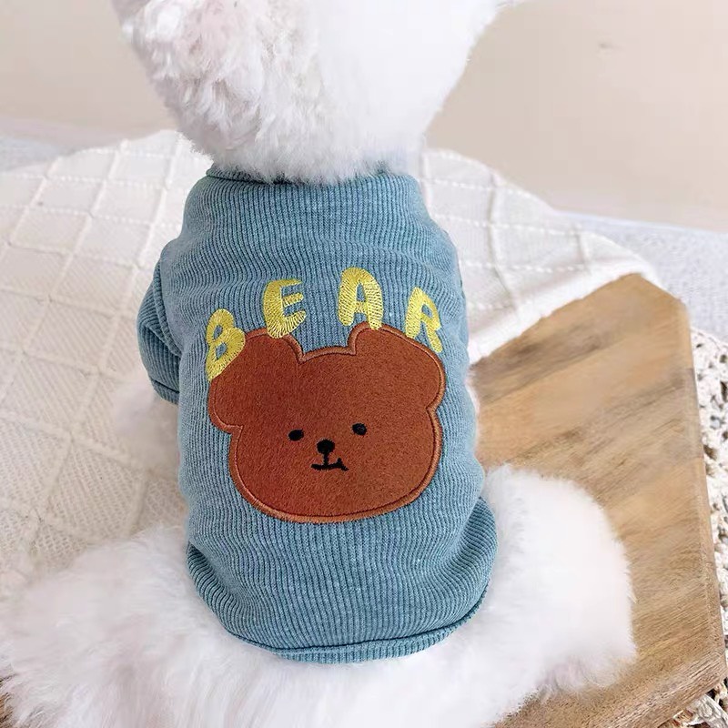 áo thun gân có tay thêu táo và gấu cho chó mèo