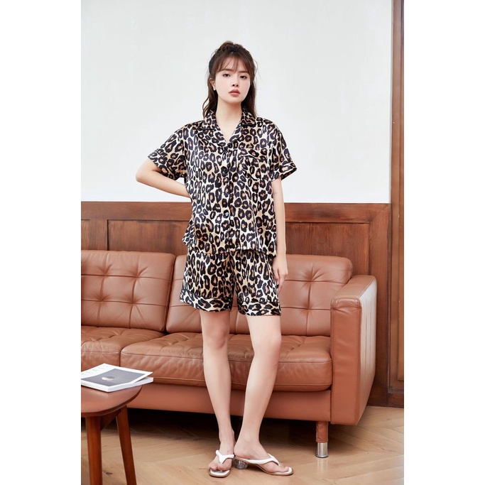 Bộ Đồ Ngủ Tay Ngắn Dáng Rộng Cài Khuy In Họa Tiết Độc Đáo Thời Trang Mùa Hè Cho Nữ