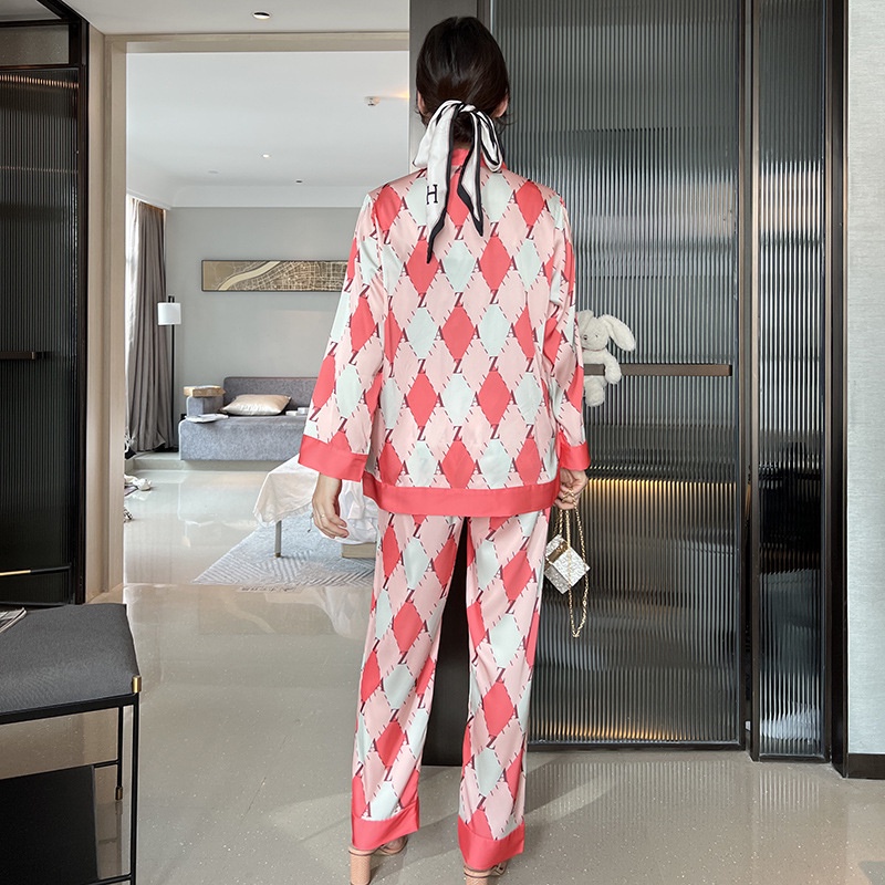 Bộ đồ ngủ tay dài vải lụa satin mát nhẹ in họa tiết sang trọng thời trang cho nữ