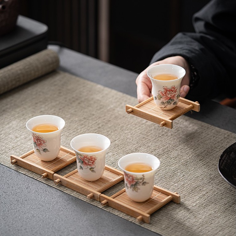 Tấm lót cốc trà bằng tre tiện dụng