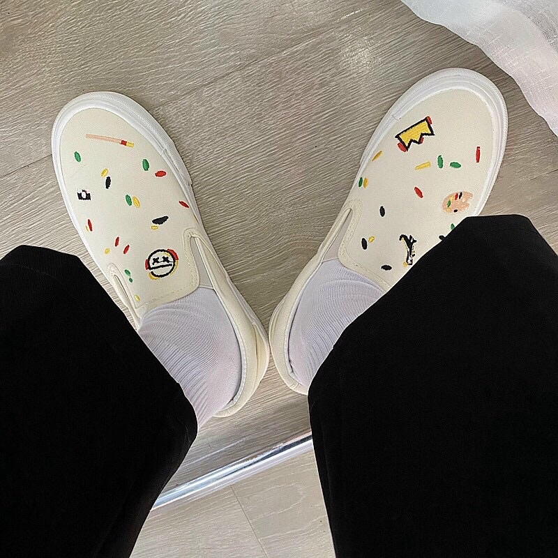 Giày thể thao nữ mẫu cực cute được may nhiều màu sắc trang trí