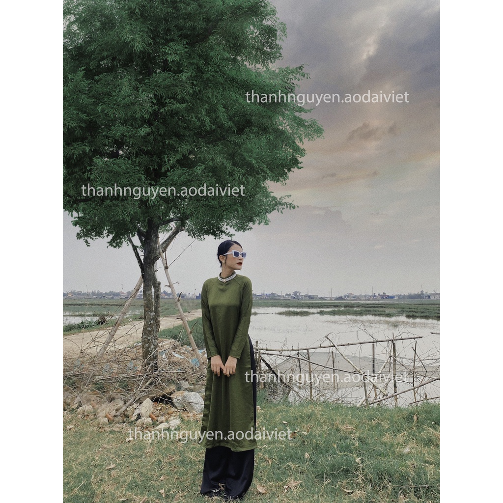 Áo dài xanh rêu dáng suông truyền thống lụa Tây Thi